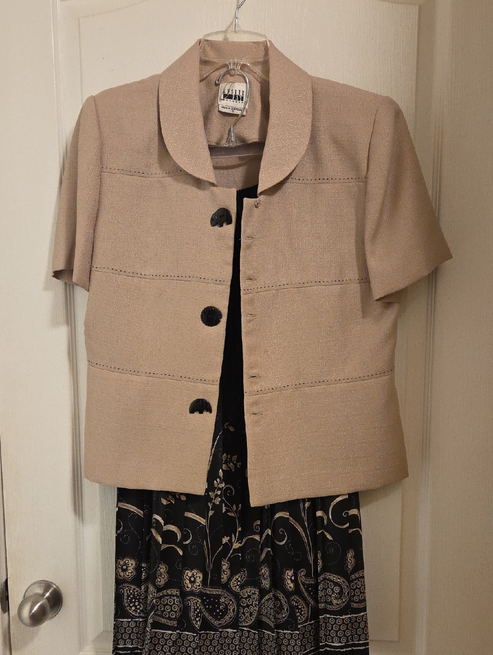 Leslie Fay Beige Short-Sleeve Textured Jacket With Skirt